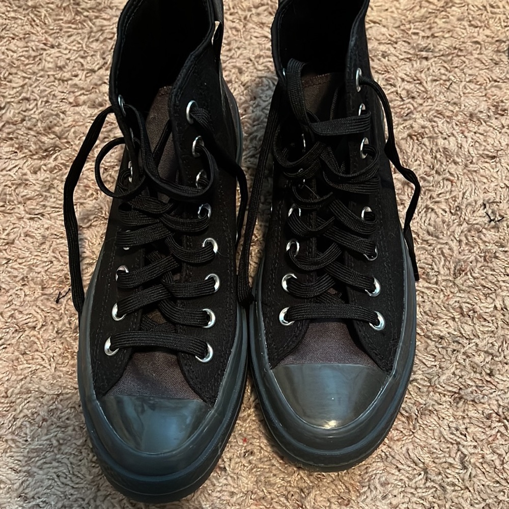 Converse sneakers 8.5